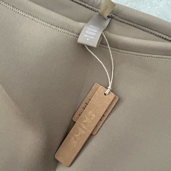 NWT SKIMS Sport Swim Scuba Mid Thigh Short in Desert - Picture 9 of 10